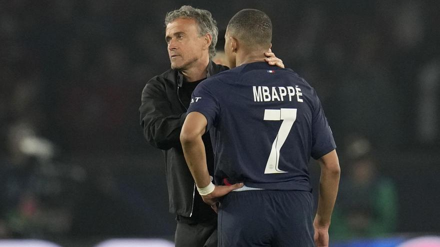 Luis Enrique y Kylian Mbappé, durante su etapa juntos en el PSG.