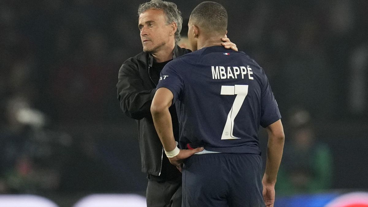 Luis Enrique y Kylian Mbappé, durante su etapa juntos en el PSG.