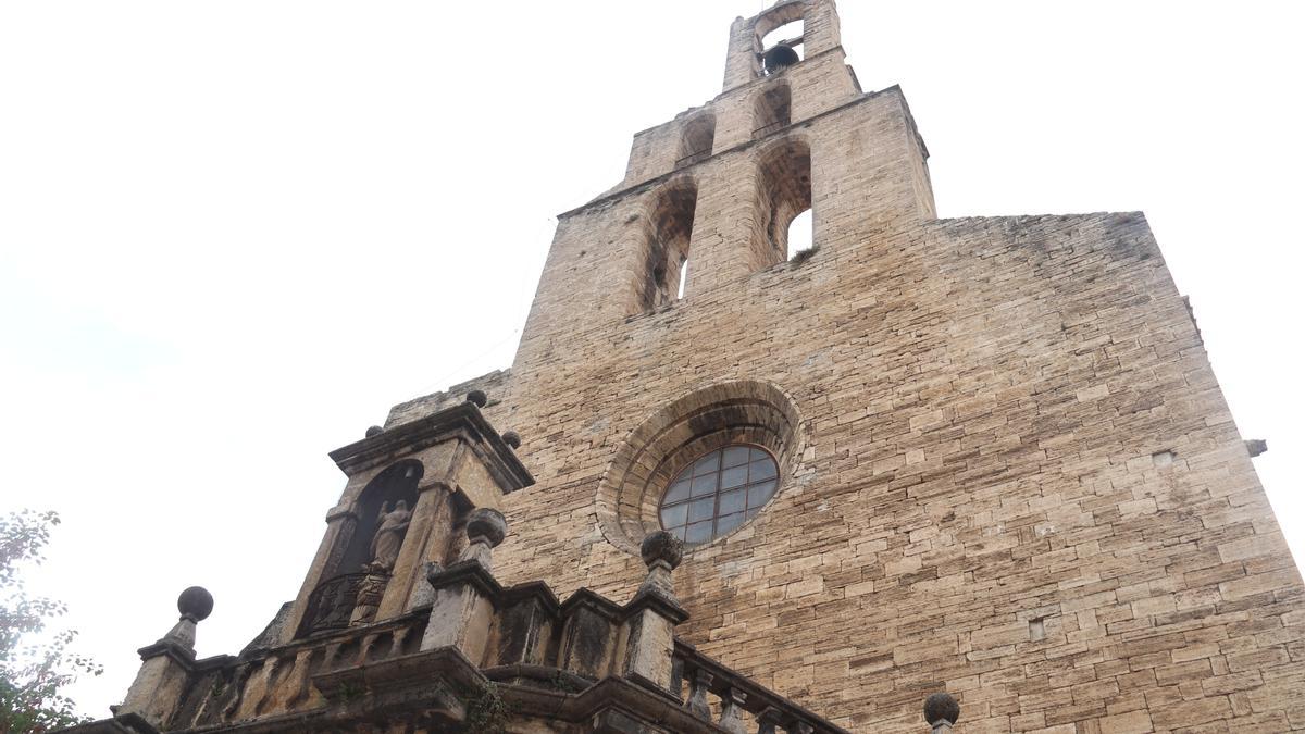 El campanar de l&#039;esglèsia de Santa Maria dels Turers de Banyoles