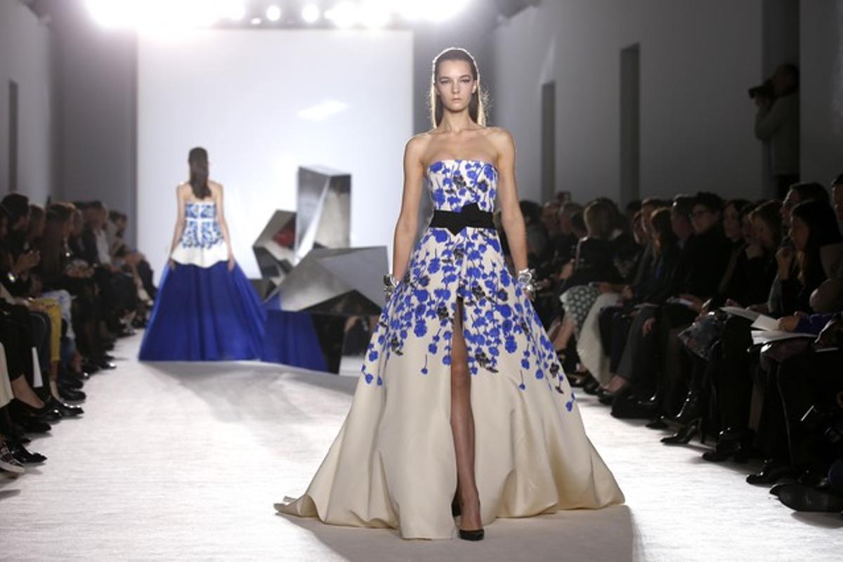 Vestit de nit, creació del dissenyador italià Giambattista Valli per a la Setmana de l’Alta Costura de París.