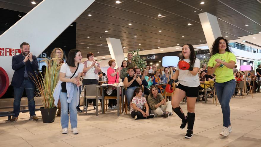 Un desfile por la inclusión y el esfuerzo llena Vialia