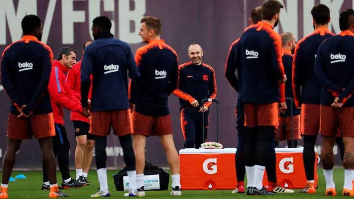 Un momento de la sesión preparatoria efectuada por el FC Barcelona este lunes en la Ciudad Deportiva Joan Gamper