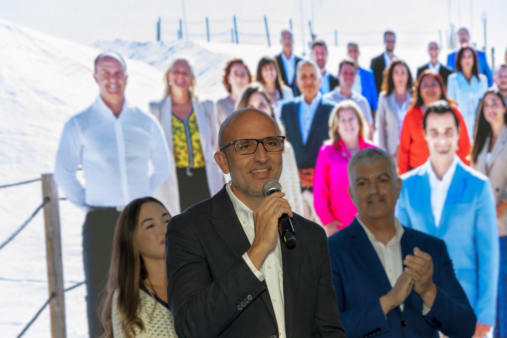 Mitin de arranque de campaña de Eduardo Dolón en la plaza de la Constitución de Torrevieja