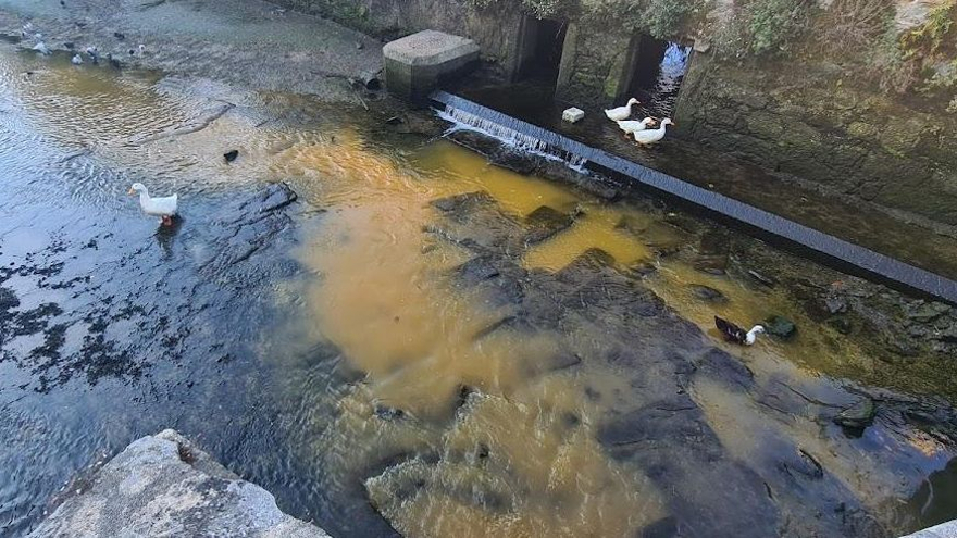 El paso del vertido por Vilagarcía.