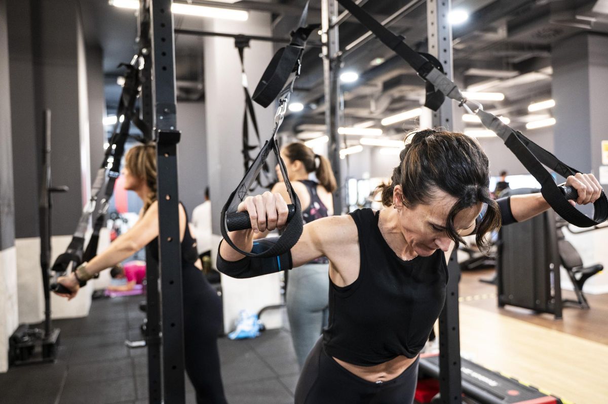 Personas poniéndose en forma en el Synergym.