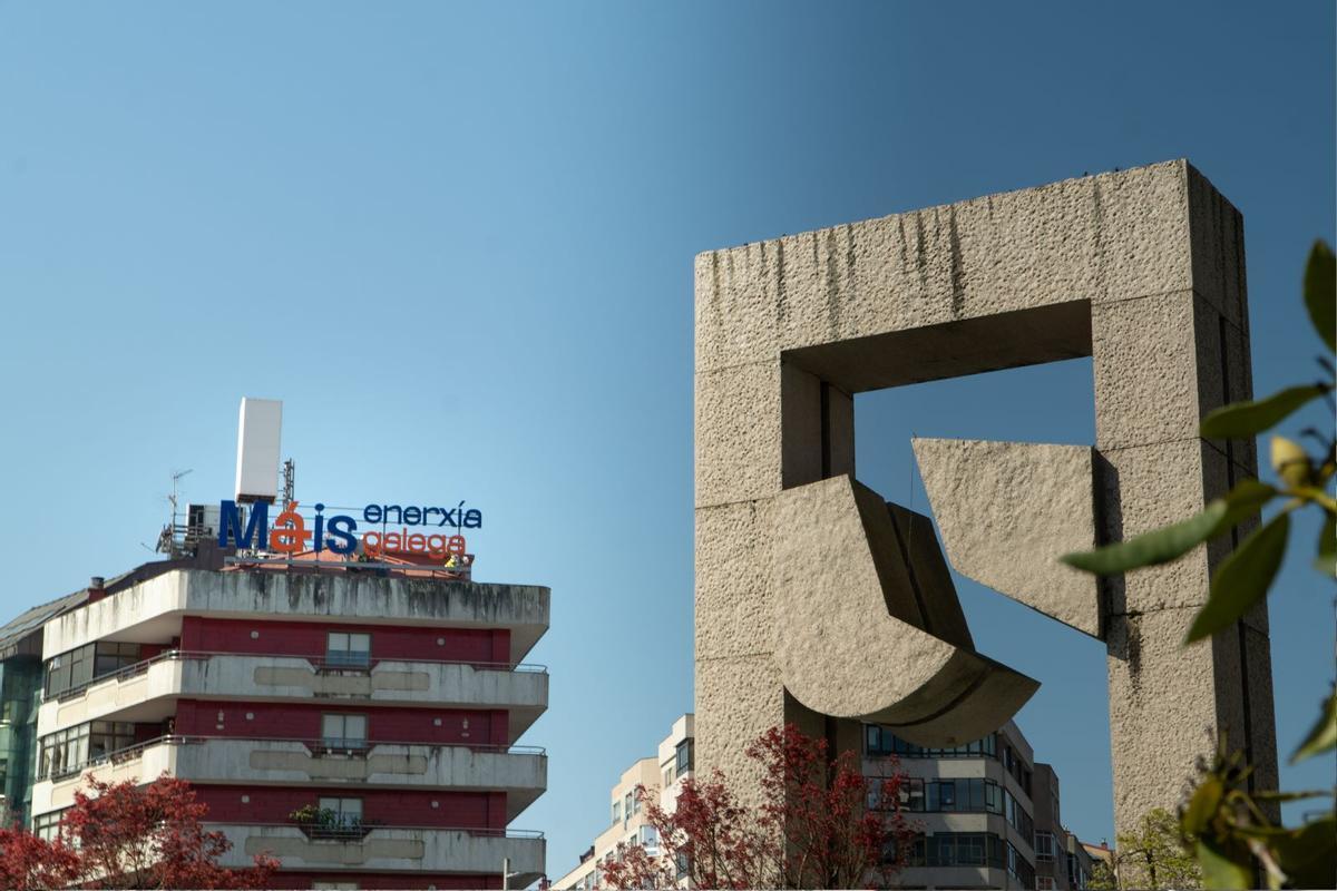 El nuevo rótulo luminoso de Máis Enerxía Galega es visible desde Gran Vía.