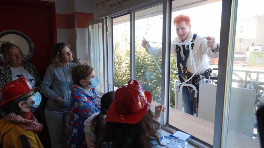 Los hospitales se llenan de sonrisas con magia solidaria