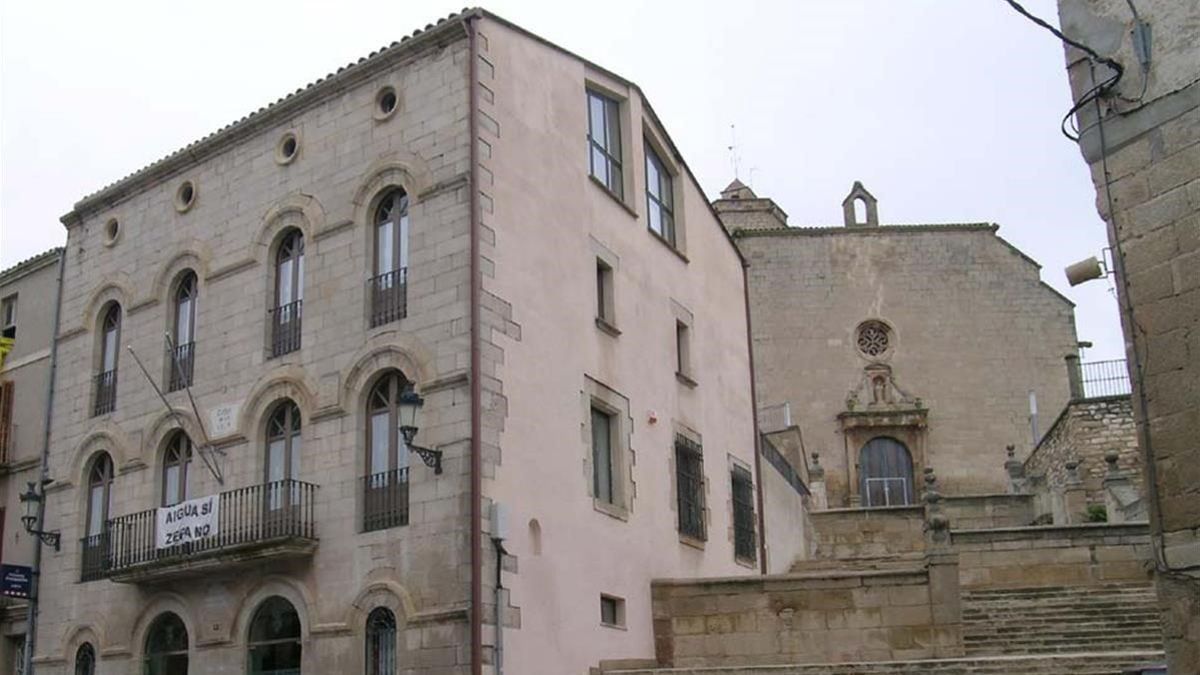 Prisión para un acusado de intentar asesinar a su padre en Bellpuig clavándole un cuchillo en el cuello