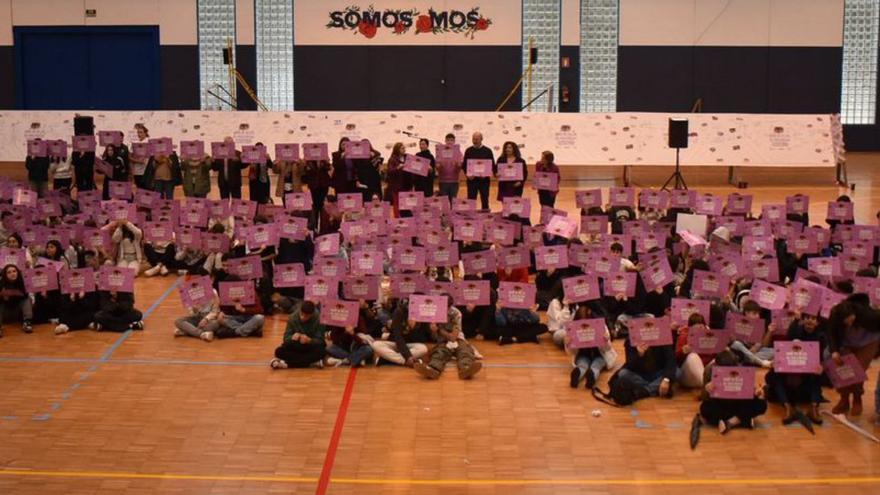 Mural participativo polo 25N en Mos.   | // D.P.