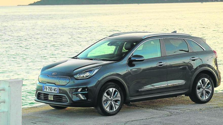 El e-Niro es un eléctrico potente, de hasta 204 CV, que permite una autonomía muy interesante de más de 450 km; mide 4,38 metros de longitud.