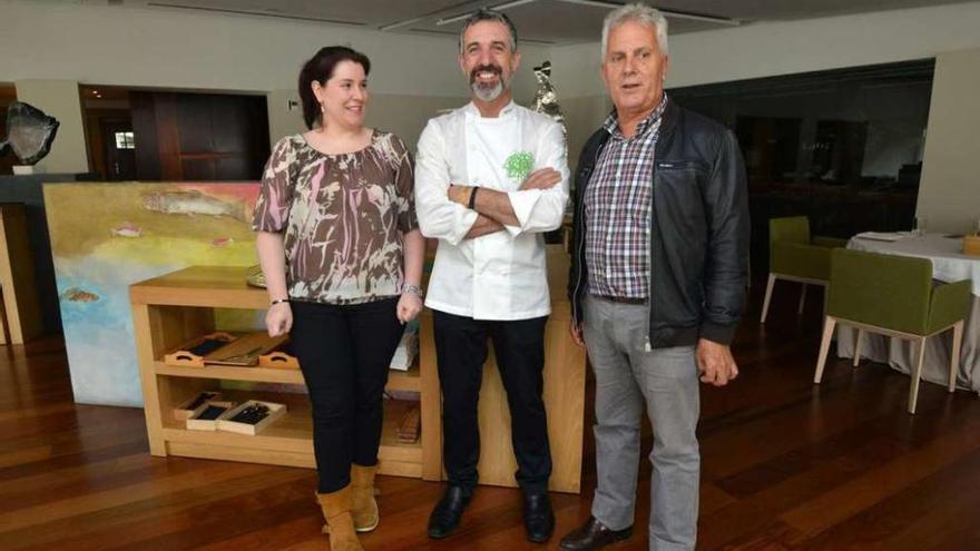 Lidia Salgueiro, Pepe Solla y Luciano Sobral, en Casa Solla. // Gustavo Santos