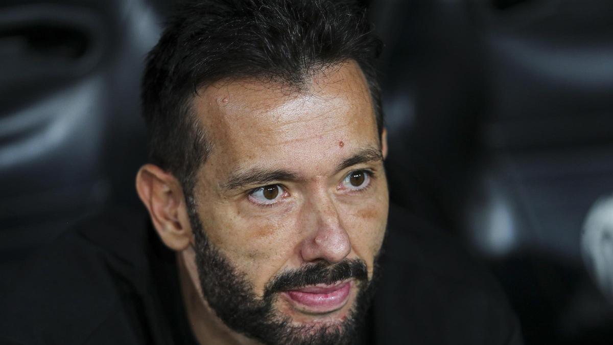 Valencia CF Sacks Manager Carlos Corberán and CEO Ron Gourlay Amid Poor Start