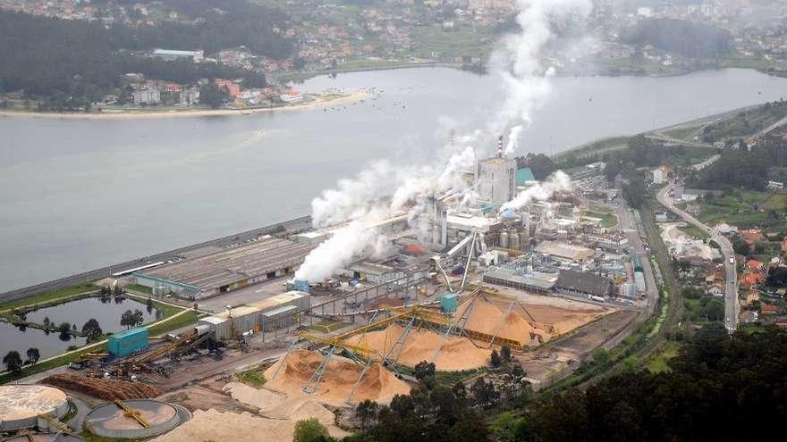 Fábrica de celulosas de Ence en Pontevedra. // Rafa Vázquez