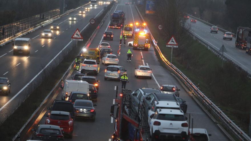 Cues quilomètriques a l&#039;A-2 per un accident a Caldes