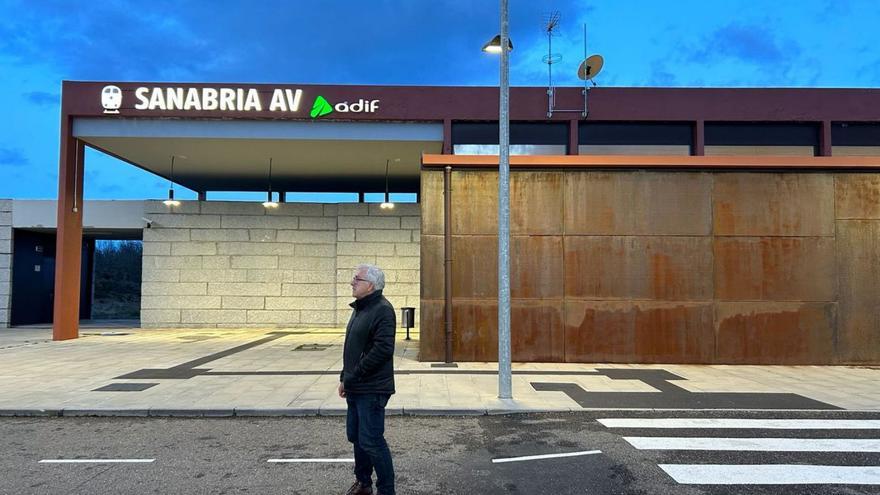 José Fernández Blanco en la estación de Alta Velocidad de Sanabria. | Cedida