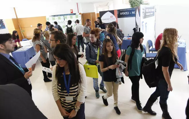 El paro juvenil frena su escalada y registra la cifra más baja en cuatro años en la provincia de Alicante