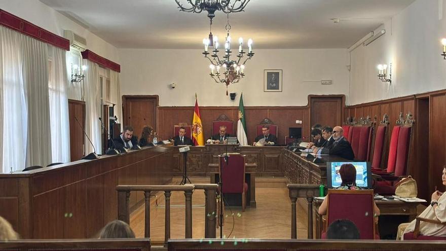 Condenadas dos enfermeras del Hospital Universitario de Badajoz por consultar datos clínicos de una compañera