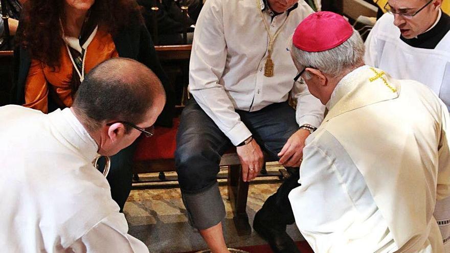 Acto del lavatorio de los pies dentro de los actos del Triduo Pascual en la Catedral de Zamora.