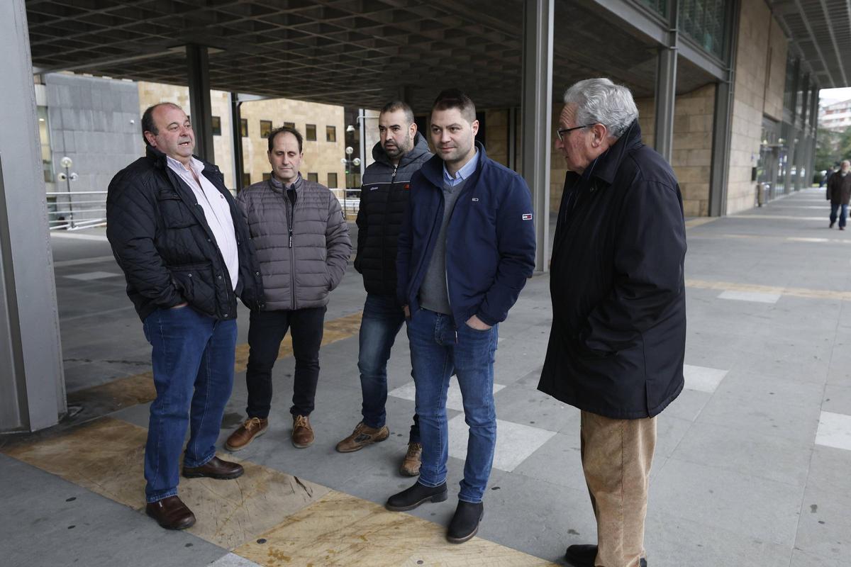 Los líderes de las organizaciones agrarias, en Oviedo, este lunes.