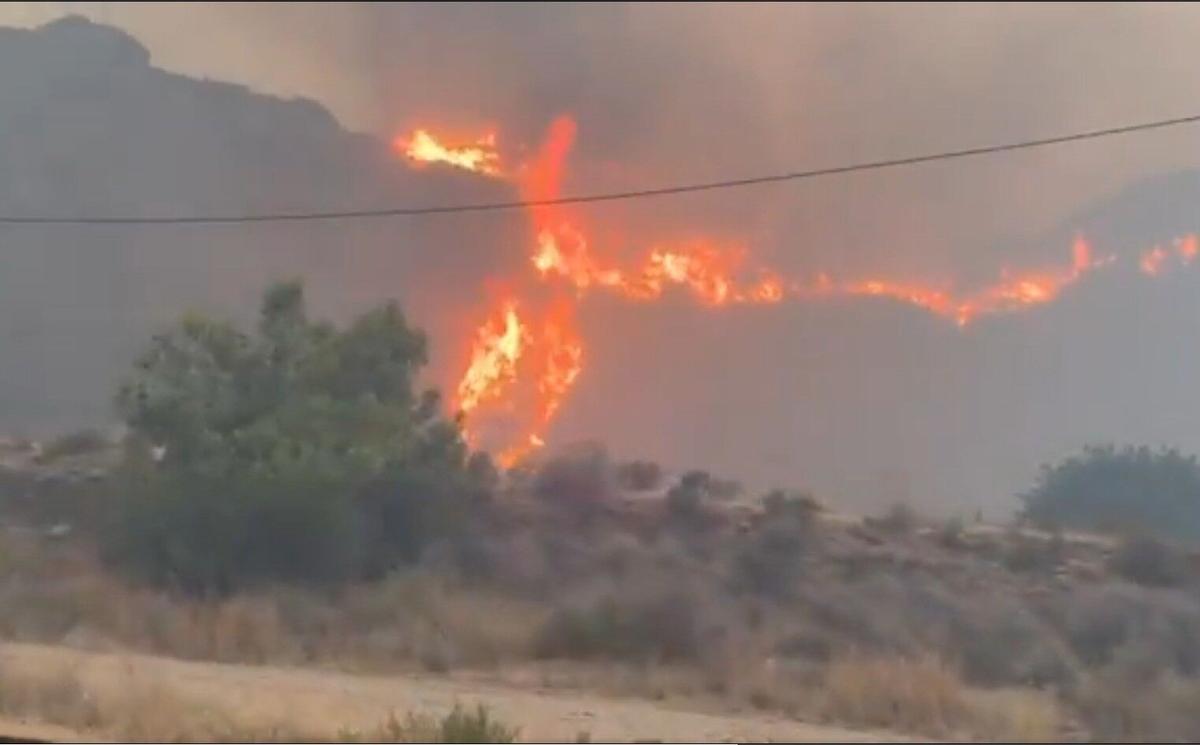Elevada a fase de emergencia 1 el incendio de Los Gallardos.