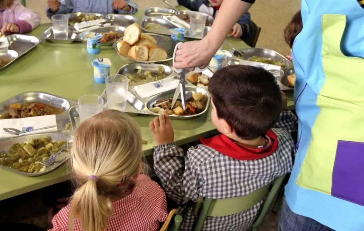 Imagen de archivo de unos niños en un comedor escolar.