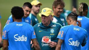 Carlo Ancelotti, durante un entrenamiento de Brasil previo a su debut en el Mundial.