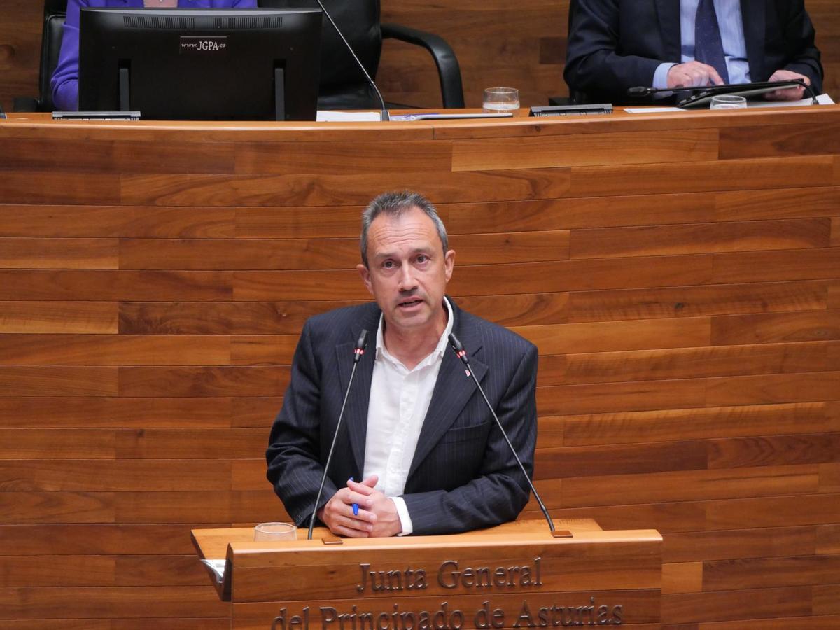 Ovidio Zapico, en el parlamento asturiano.