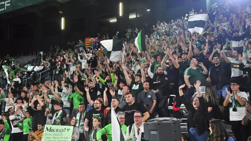 El Elche prohibirá la venta y consumo de pipas en el estadio Martínez Valero