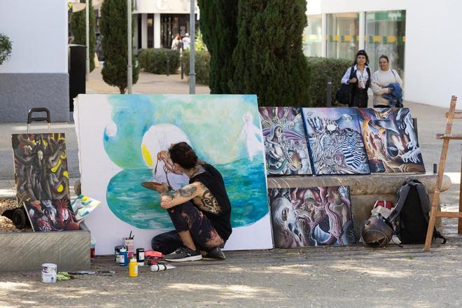 Galería: El centro de Vila se sumerge en el Fantasía Ibiza Festival