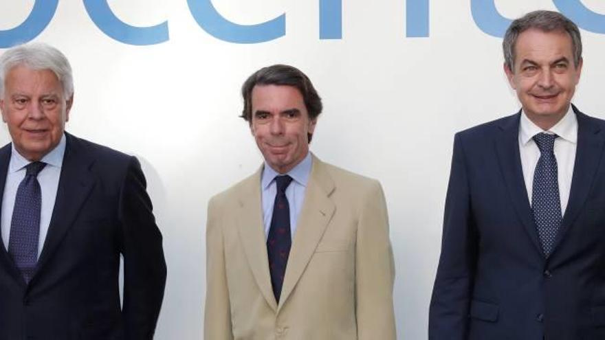 González, Aznar i Zapatero, junts en un acte a Madrid.