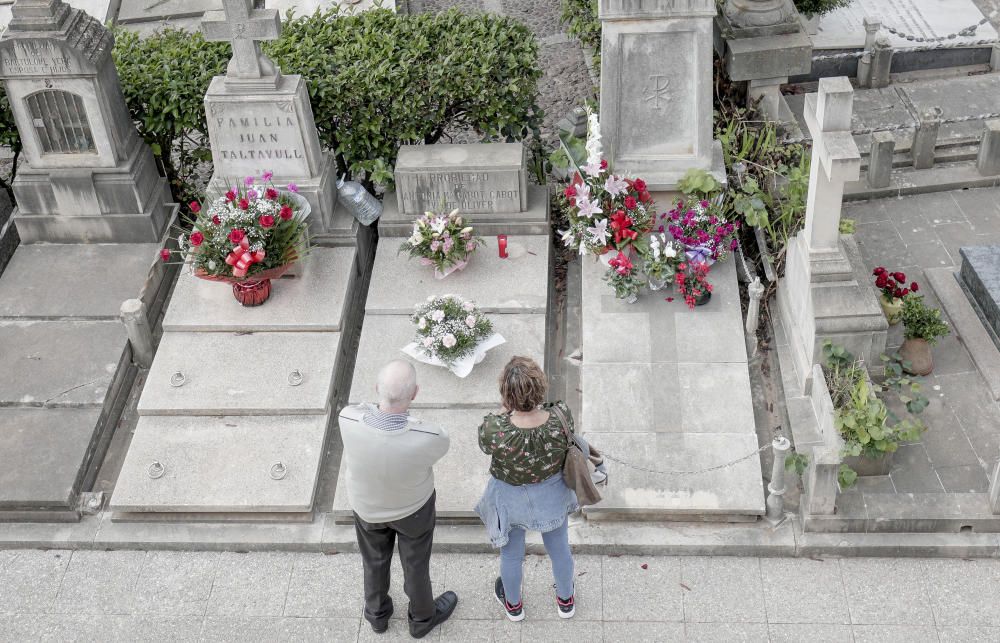 Día de Todos los Santos en el cementerio de Palma