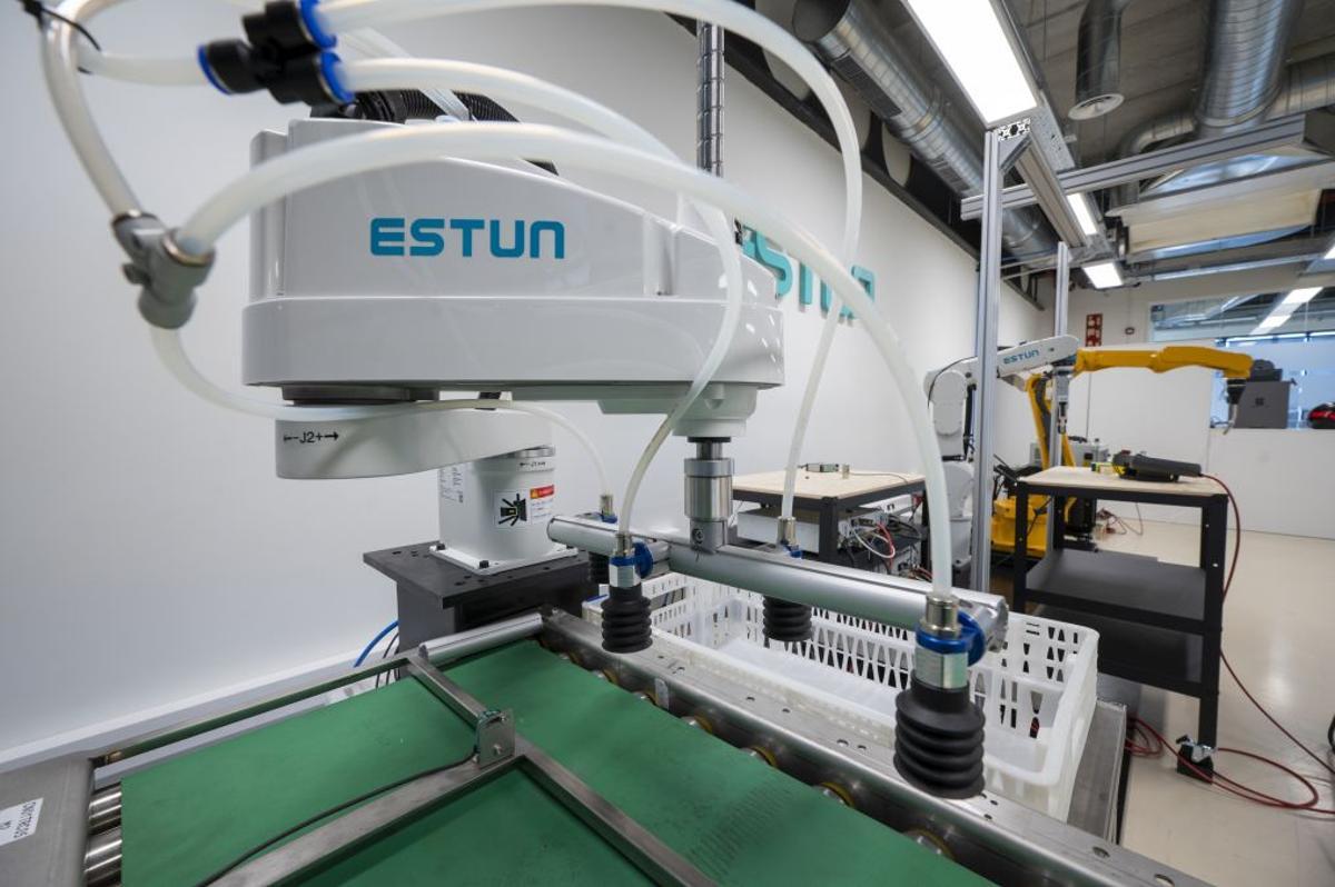 ESTUN, lempresa líder en robòtica industrial de la Xina, aterra a DFactory Barcelona.