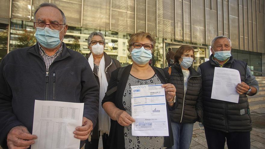 Veïns de Vila-roja abans de registrar l&#039;escrit a la Generalitat