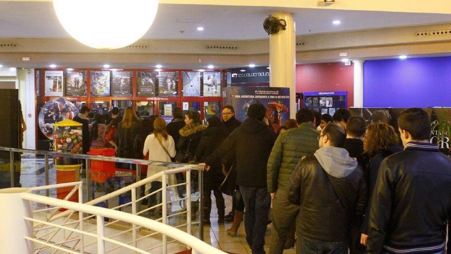 Colas en un cine de Zamora