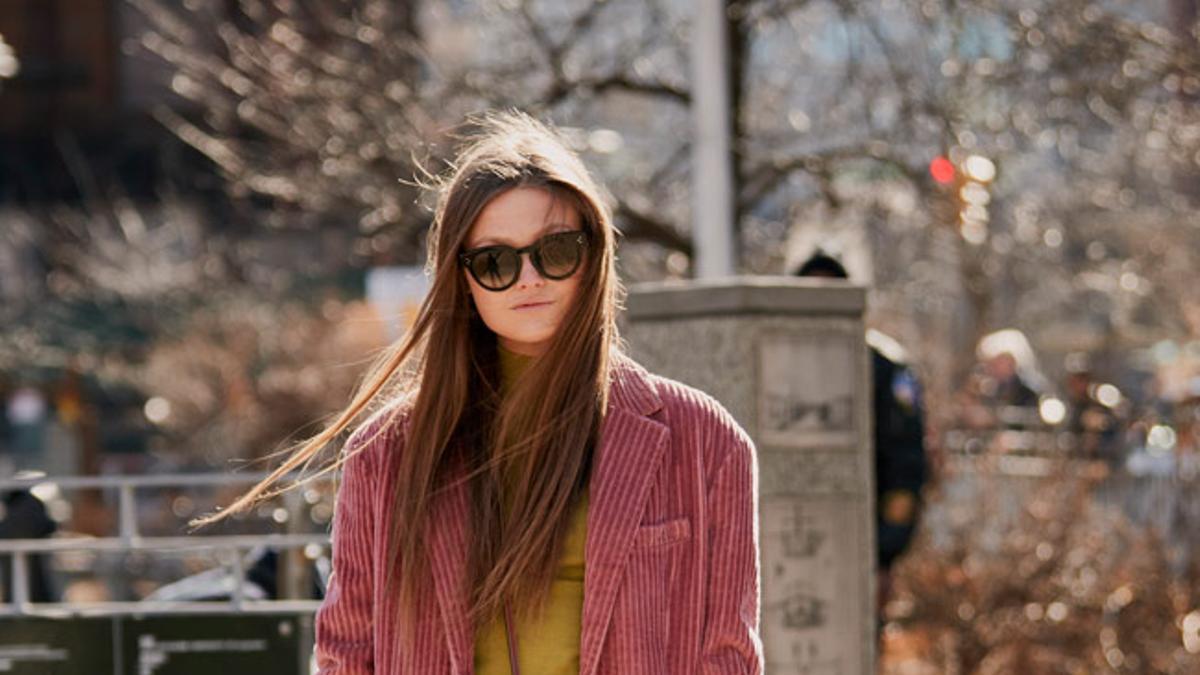 Traje rosa de pana en el 'street style' de Nueva York