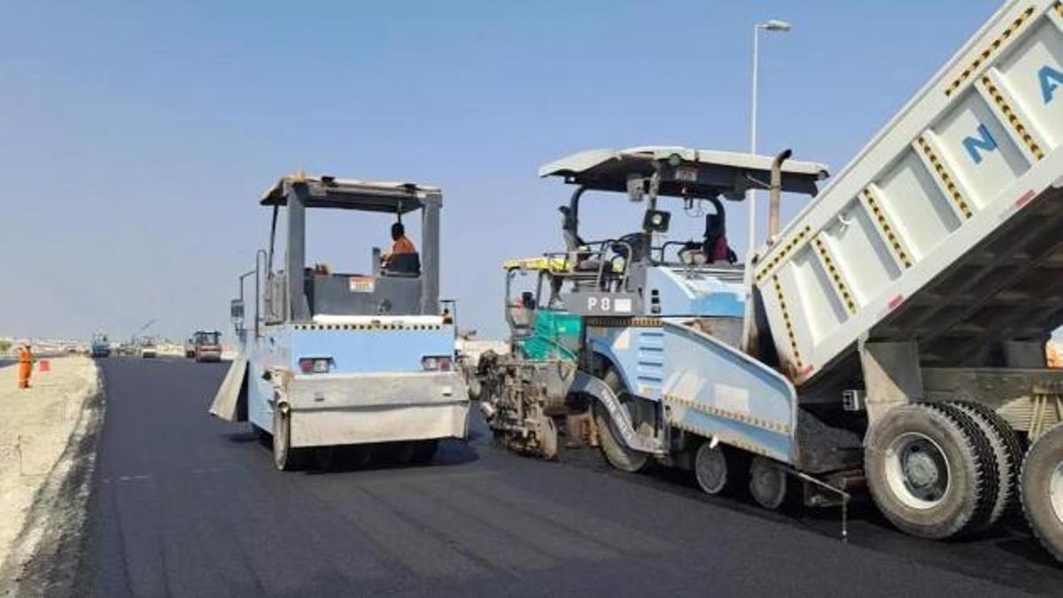 Obres d'asfaltat amb el nou sistema a Emirats Àrabs