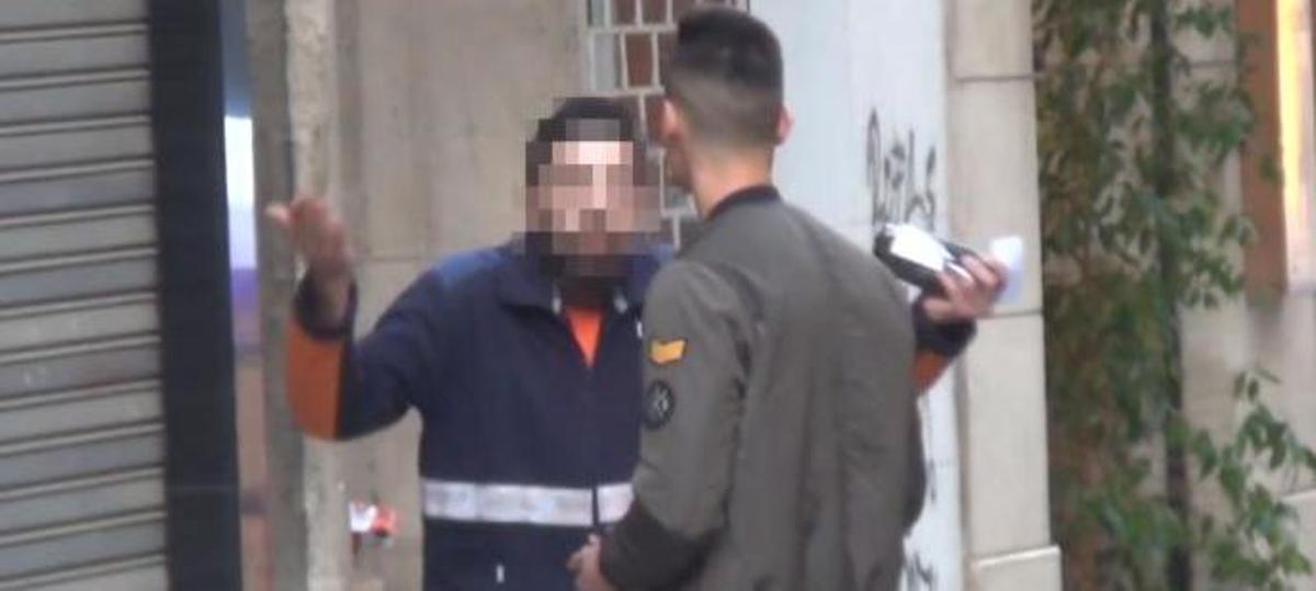 Multa de 30 euros al repartidor que pegó al youtuber que le llamó &quot;caranchoa&quot;