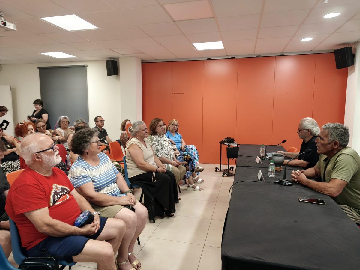 La inauguración de las jornadas de novela policiaca "Llanegra", en imágenes