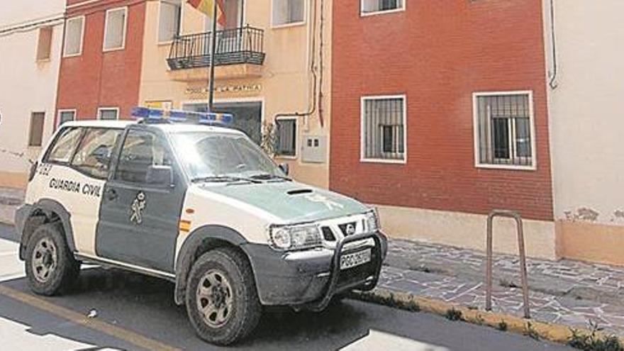 La joven acudió a interponer la denuncia ayer en el cuartel de Burriana.