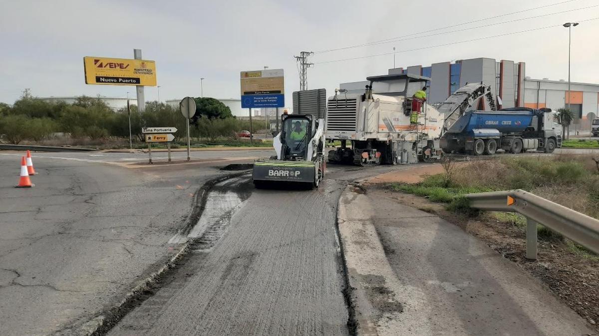 Imagen de archivo de los trabajos de conservación de una carretera convenciona en Galicia