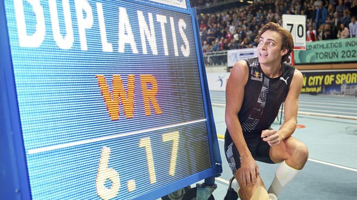 Duplantis mejoró en un centímetro el récord mundial de Lavillenie