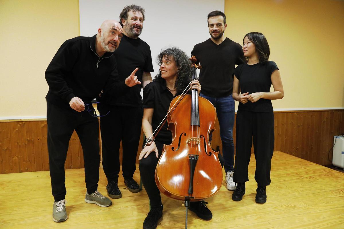 Por la izquierda, Maxi Rodríguez, Roca Suárez, Victoria López, Juan Ponte y Ángie Cane.