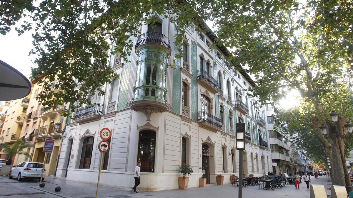 Imagen actual del edificio que albergó el cine Fuster y el del León, en la Albereda de Xàtiva.