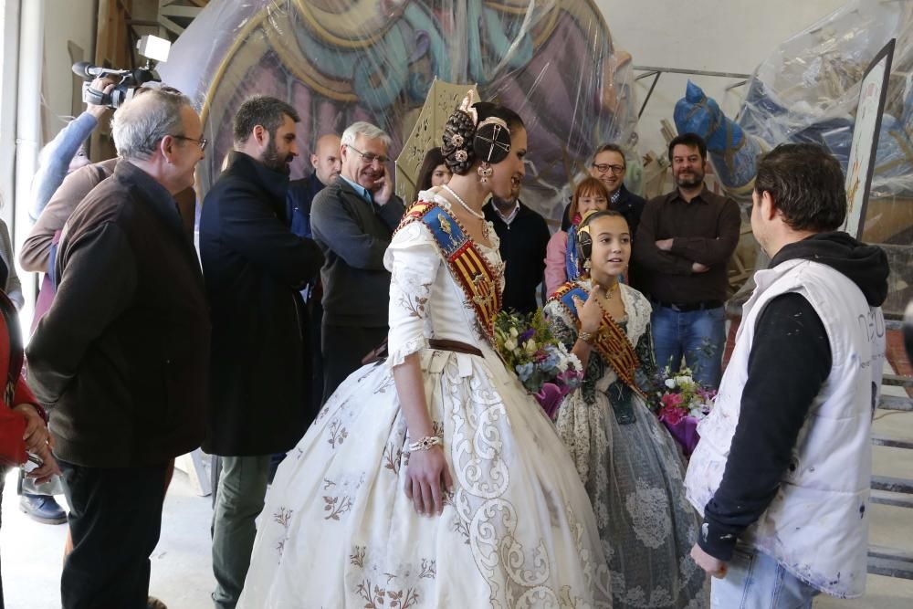 Visita de Ribó y las Falleras Mayores a la Ciudad del Artista Fallero