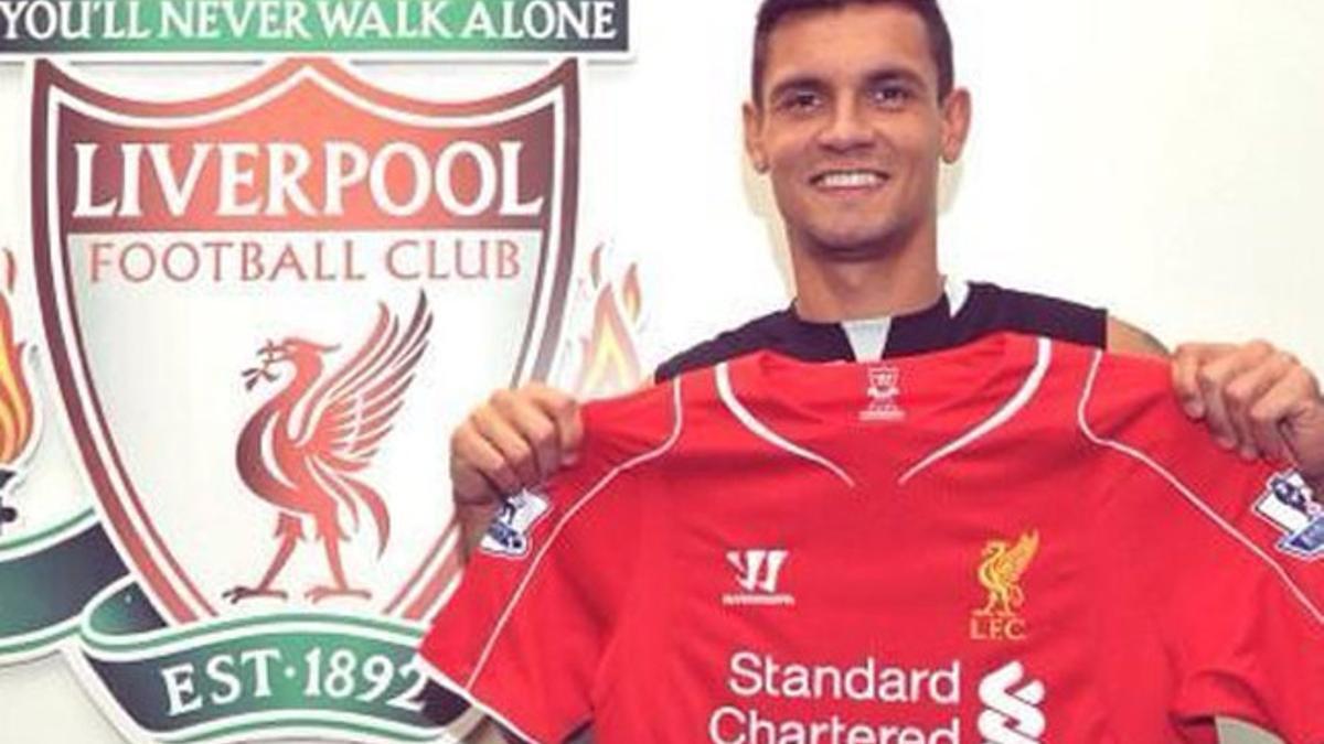 Lovren ya posó con la camiseta del Liverpool