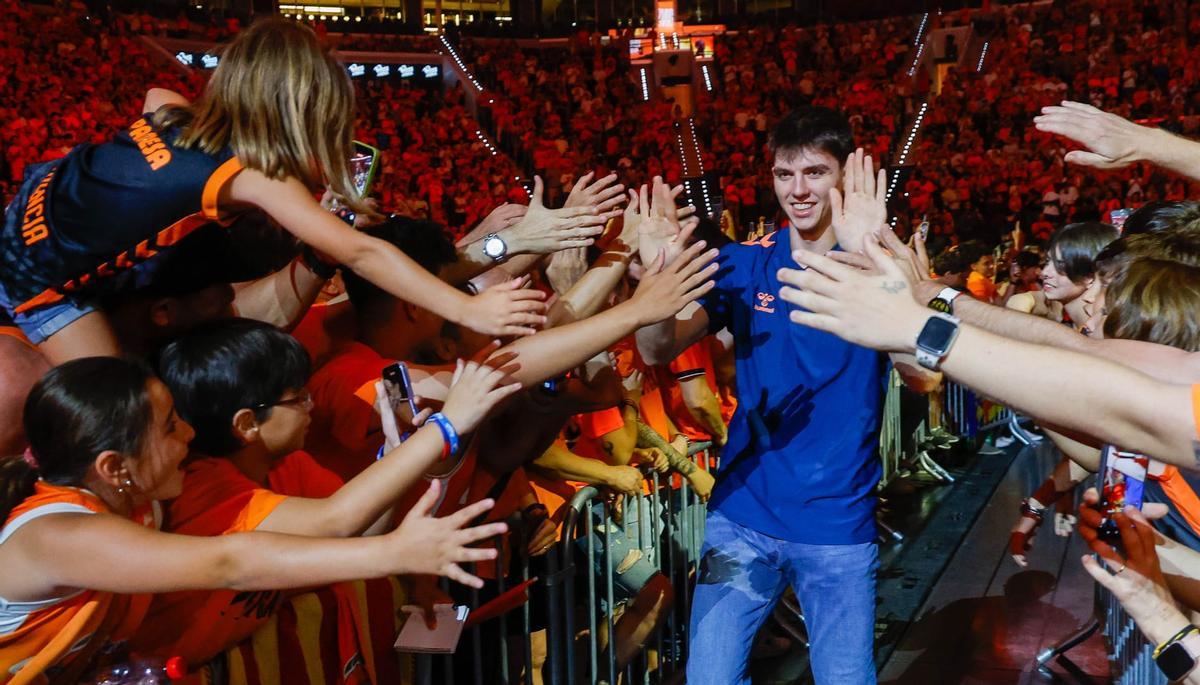 La celebración del Valencia Basket de la Liga Endesa en el Roig Arena, en imágenes