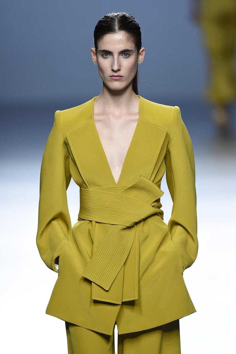 MBFWM: Teresa Helbig Primavera/Verano 2015, traje de chaqueta