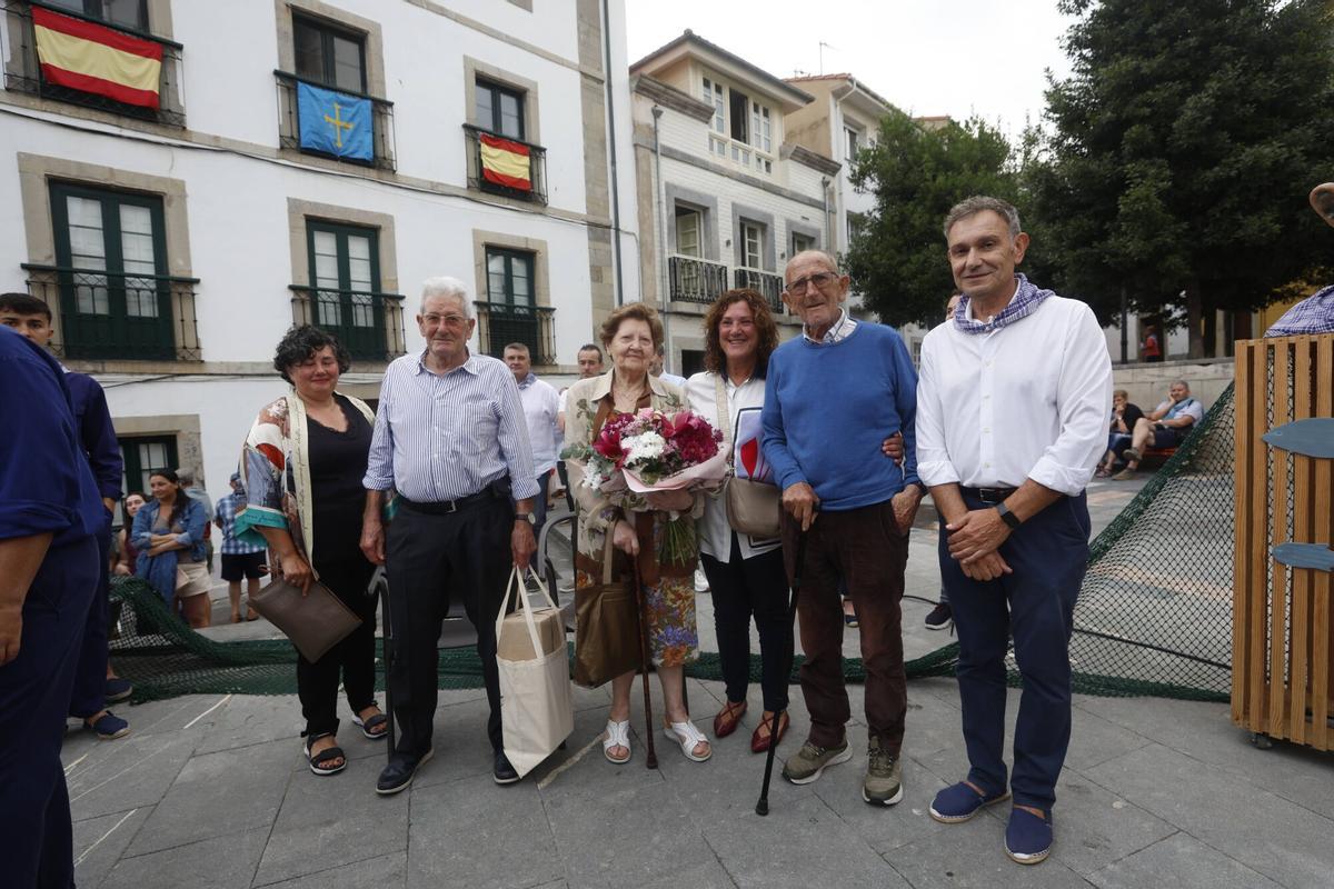 EN IMÁGENES: Pasacalles marinero por las fiestas del Carmen de Luanco.