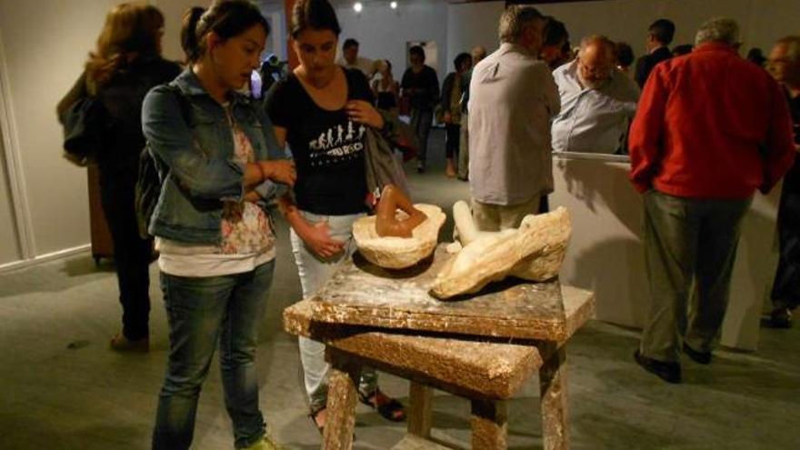 Público llegado de diversos puntos de Galicia  contempló las piezas, la mayoría en fase de creación.  // E.G.