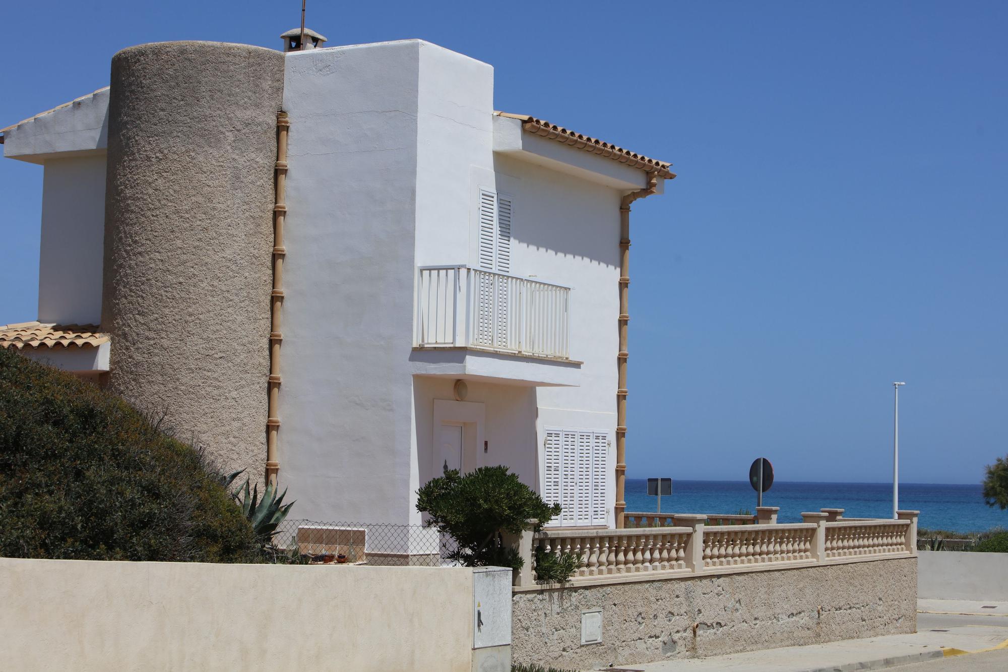 Son Serra de Marina auf Mallorca: Urlaubsfeeling am Naturstrand ohne Massenabfertigung